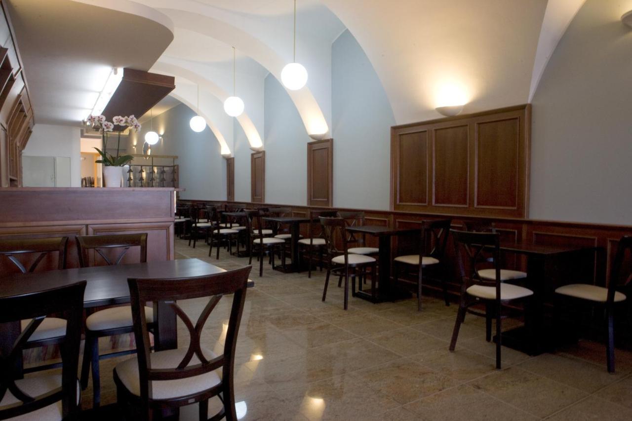 Hostel U Zlateho Kohouta Kromeriz Ngoại thất bức ảnh